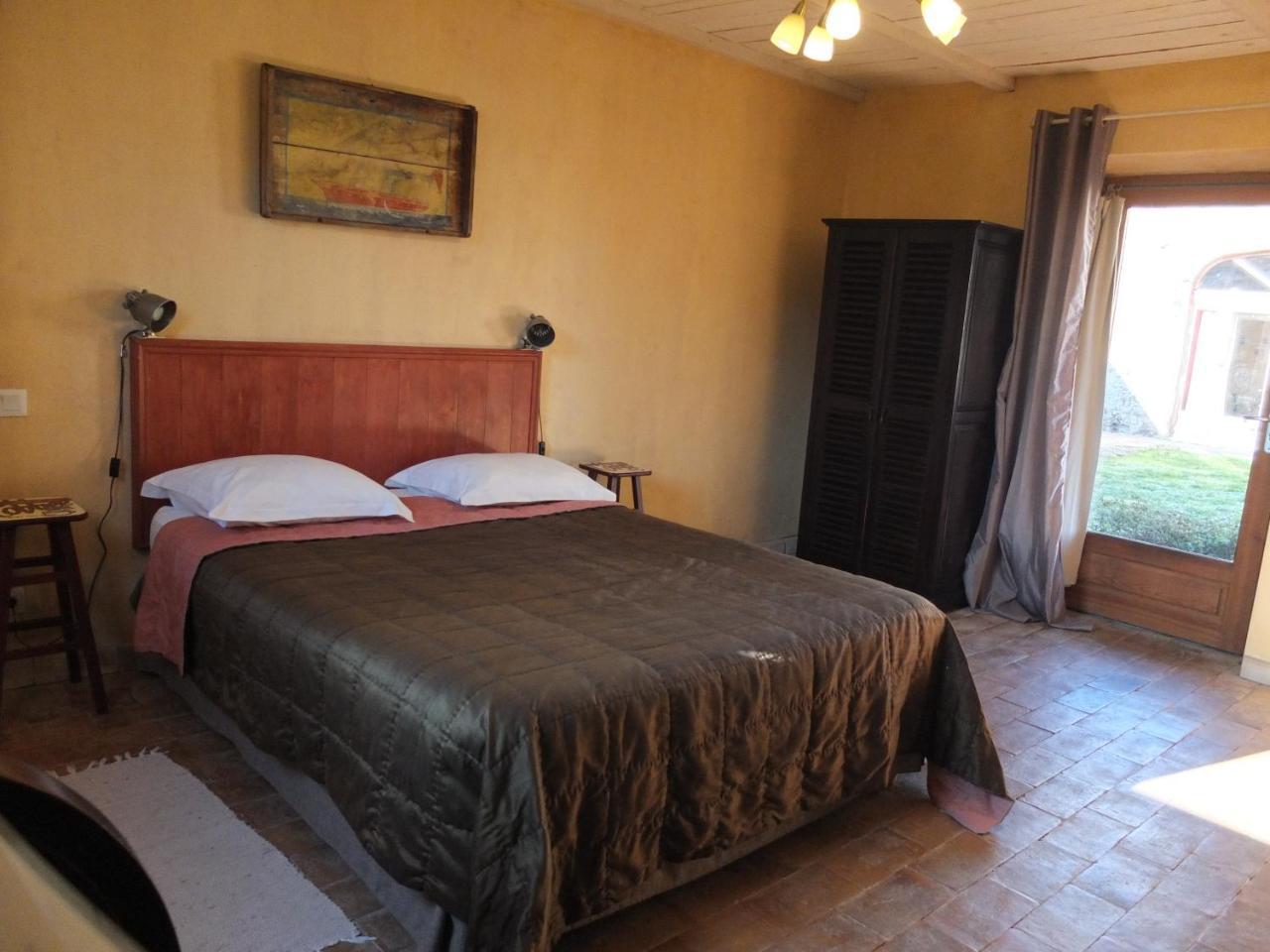 La Pierre Folle Chambres D'Hotes Cluny Exterior photo
